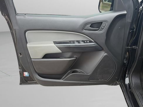 Used 2022 Chevrolet Colorado W/T AWD/4WD image 17