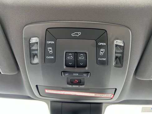 Used 2023 Toyota Sienna XLE image 28