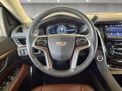 Used 2017 Cadillac Escalade ESV Premium Luxury image 21