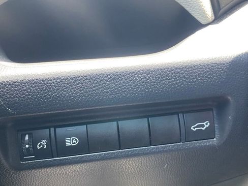 Used 2020 Toyota RAV4 XLE w/ Convenience Package FWD image 27