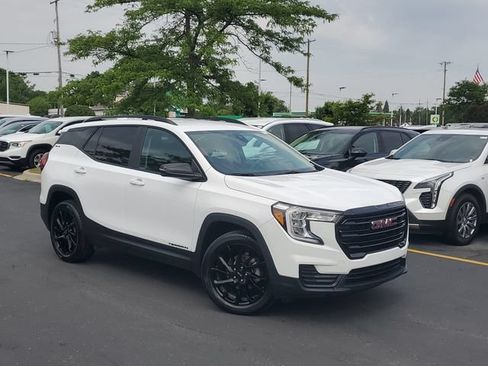 Used 2024 GMC Terrain SLE w/ Elevation Edition AWD/4WD image 32