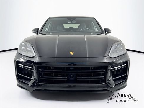 Used 2024 Porsche Cayenne Turbo w/ Premium Package Plus (PP1) AWD/4WD image 2