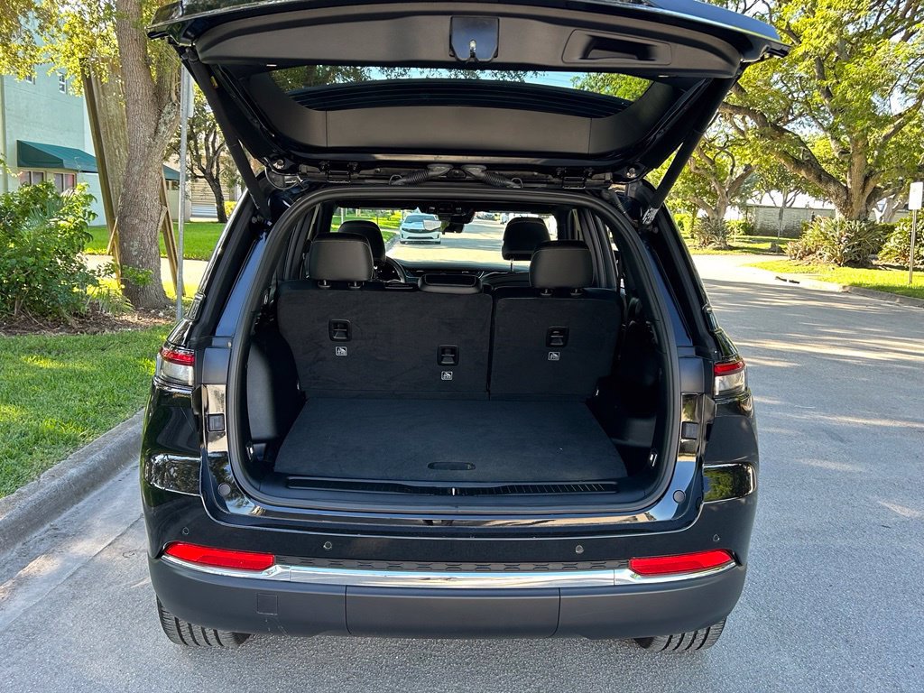 Certified 2025 Jeep Grand Cherokee Limited RWD image 36
