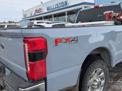 Used 2025 Ford F350 Lariat w/ Chrome Package image 21