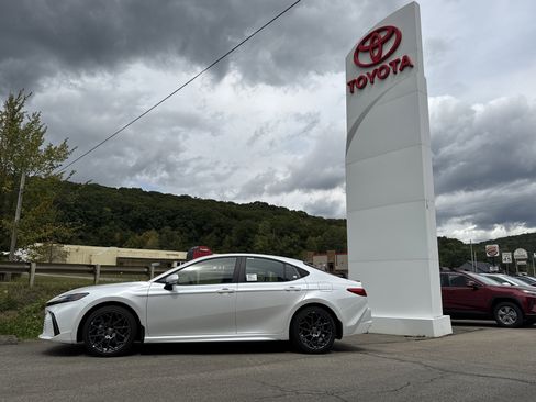 New 2025 Toyota Camry XSE FWD image 7