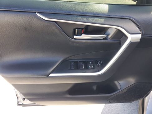 Used 2022 Toyota RAV4 XSE image 19