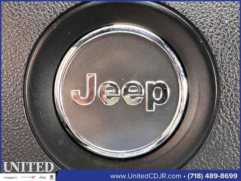 Certified 2016 Jeep Grand Cherokee Limited image 32
