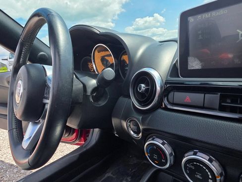 Used 2017 FIAT 124 Spider Lusso RWD image 17