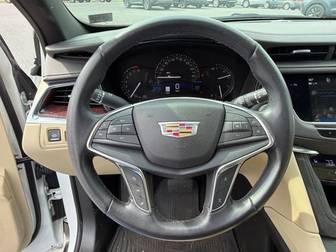 Used 2018 Cadillac XT5 Luxury w/ Driver Awareness Package FWD image 31