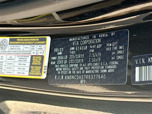 Used 2024 Kia Carnival EX image 36