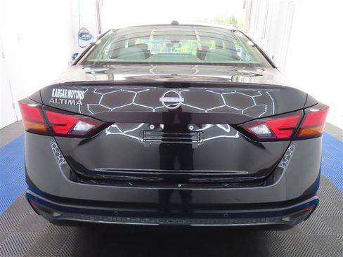 Used 2025 Nissan Altima 2.5 SV FWD image 11
