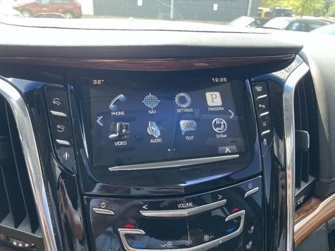 Used 2015 Cadillac Escalade Luxury AWD/4WD image 45