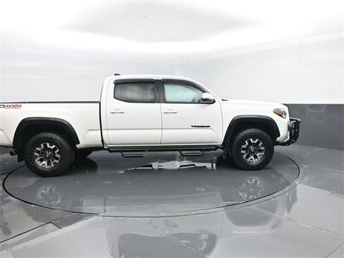 Used 2019 Toyota Tacoma TRD Off-Road image 4