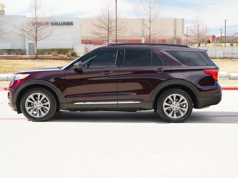 Used 2023 Ford Explorer XLT w/ Equipment Group 202A image 2