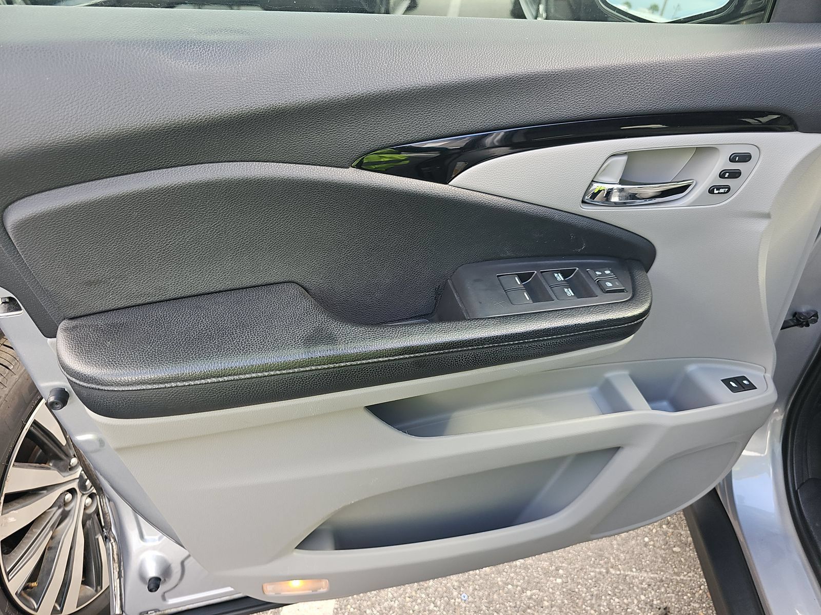 Used 2019 Honda Pilot Elite image 12
