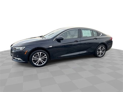 Used 2019 Buick Regal Essence image 1