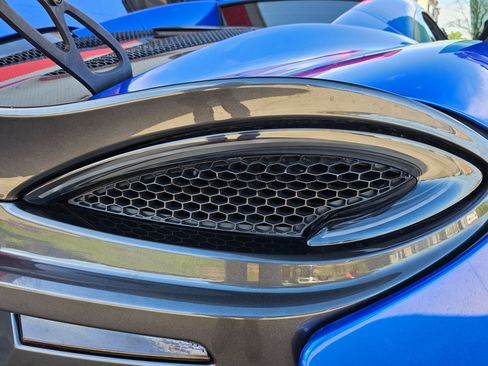 Used 2019 McLaren 570S Spider image 19