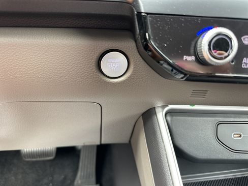 New 2026 Kia Carnival LX FWD image 17