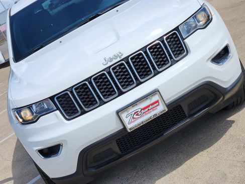 Used 2022 Jeep Grand Cherokee Laredo E image 9