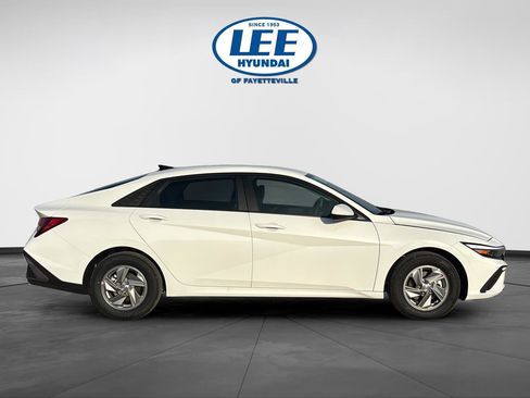 New 2026 Hyundai Elantra SE image 6