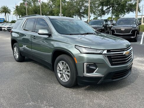 Used 2023 Chevrolet Traverse LT FWD image 3