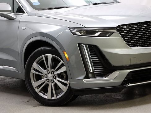 Used 2023 Cadillac XT6 Premium Luxury image 3