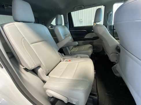 Used 2015 Toyota Highlander Limited AWD/4WD image 23