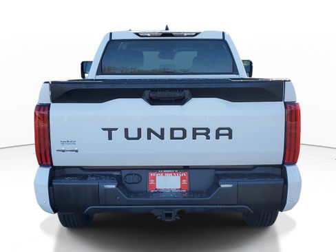 Used 2022 Toyota Tundra SR5 w/ Convenience Package image 5