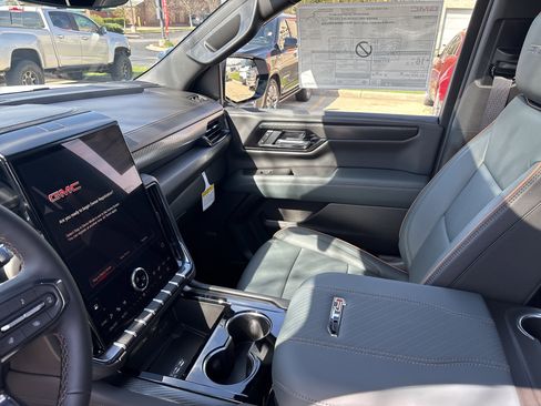 New 2026 GMC Yukon AT4 w/ AT4 Premium Package AWD/4WD image 10