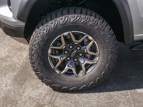 New 2026 Chevrolet Colorado ZR2 w/ Technology Package AWD/4WD image 5