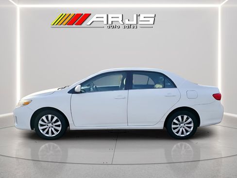 Used 2013 Toyota Corolla image 2