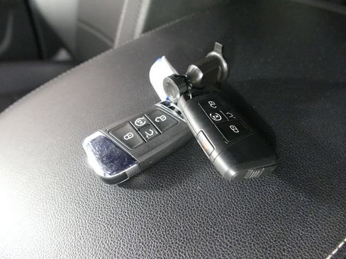 Used 2021 Volkswagen Atlas Cross Sport SE AWD/4WD image 22