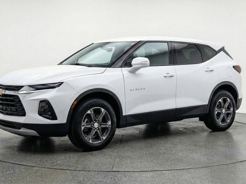 Used 2025 Chevrolet Blazer LT FWD image 3