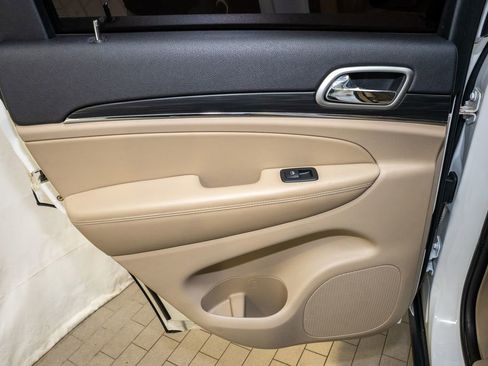 Used 2019 Jeep Grand Cherokee Limited w/ Luxury Group II image 11