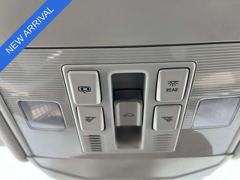 Used 2025 Volkswagen Jetta SEL FWD image 17