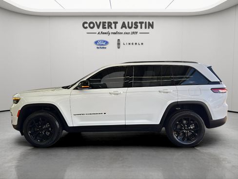 Used 2024 Jeep Grand Cherokee Altitude RWD image 2