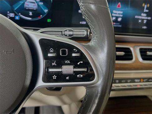 Used 2020 Mercedes-Benz GLE 350 4MATIC w/ Premium Package image 17