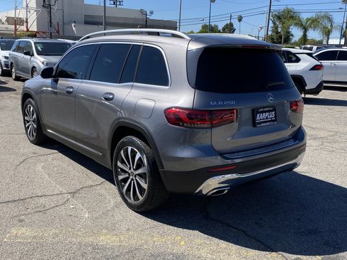 Used 2021 Mercedes-Benz GLB 250 w/ Premium Package image 8