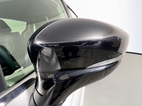 Used 2024 Chrysler Pacifica Touring-L FWD image 12