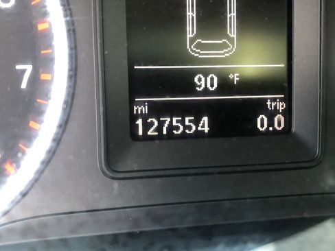 Used 2015 Volkswagen Tiguan SEL image 23