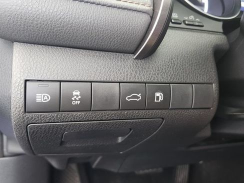 Used 2018 Toyota Camry XLE FWD image 22