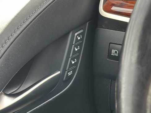 Used 2019 Lexus LX 570 4WD w/ Luxury Package image 29