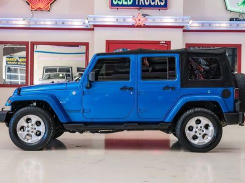 Used 2015 Jeep Wrangler Unlimited Sahara w/ Connectivity Group image 12