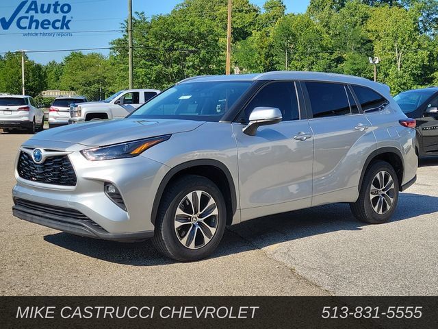 Used 2023 Toyota Highlander XLE FWD image 1
