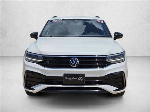Used 2023 Volkswagen Tiguan SE R-Line FWD image 2