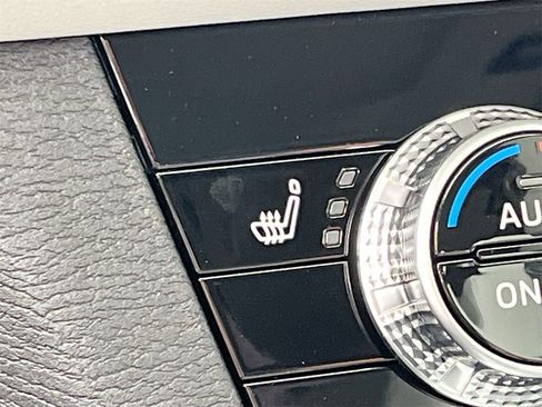 New 2025 Mitsubishi Outlander SE image 21