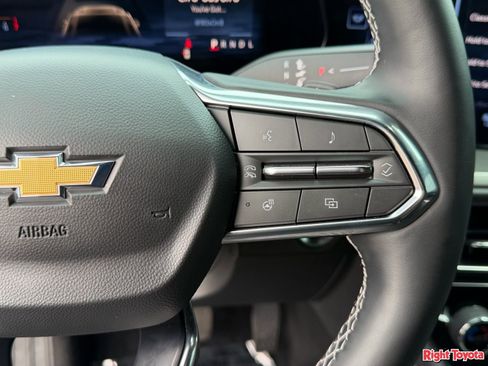 Used 2025 Chevrolet Traverse LT w/ Driver Confidence Package FWD image 36