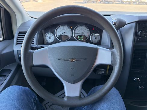 Used 2008 Chrysler Town & Country LX image 15