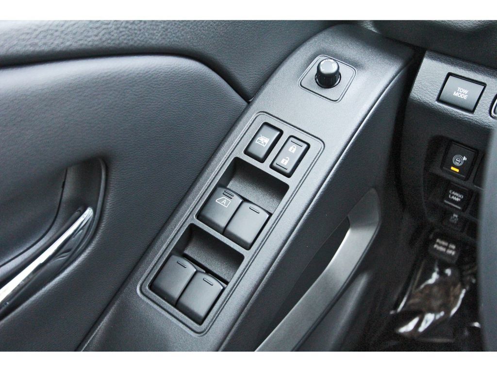 Used 2025 Nissan Frontier SV w/ SV Convenience Package RWD image 21