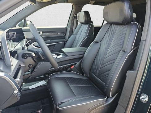 New 2026 Cadillac Vistiq Platinum w/ LPO, Floor Liner Package image 18